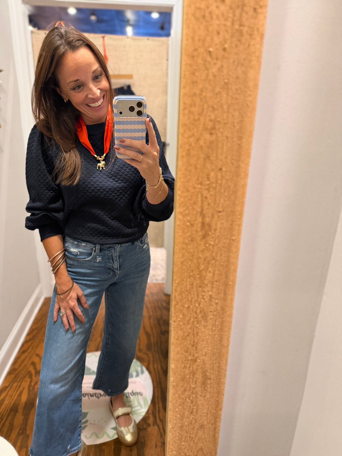Quilted navy sweatshirt