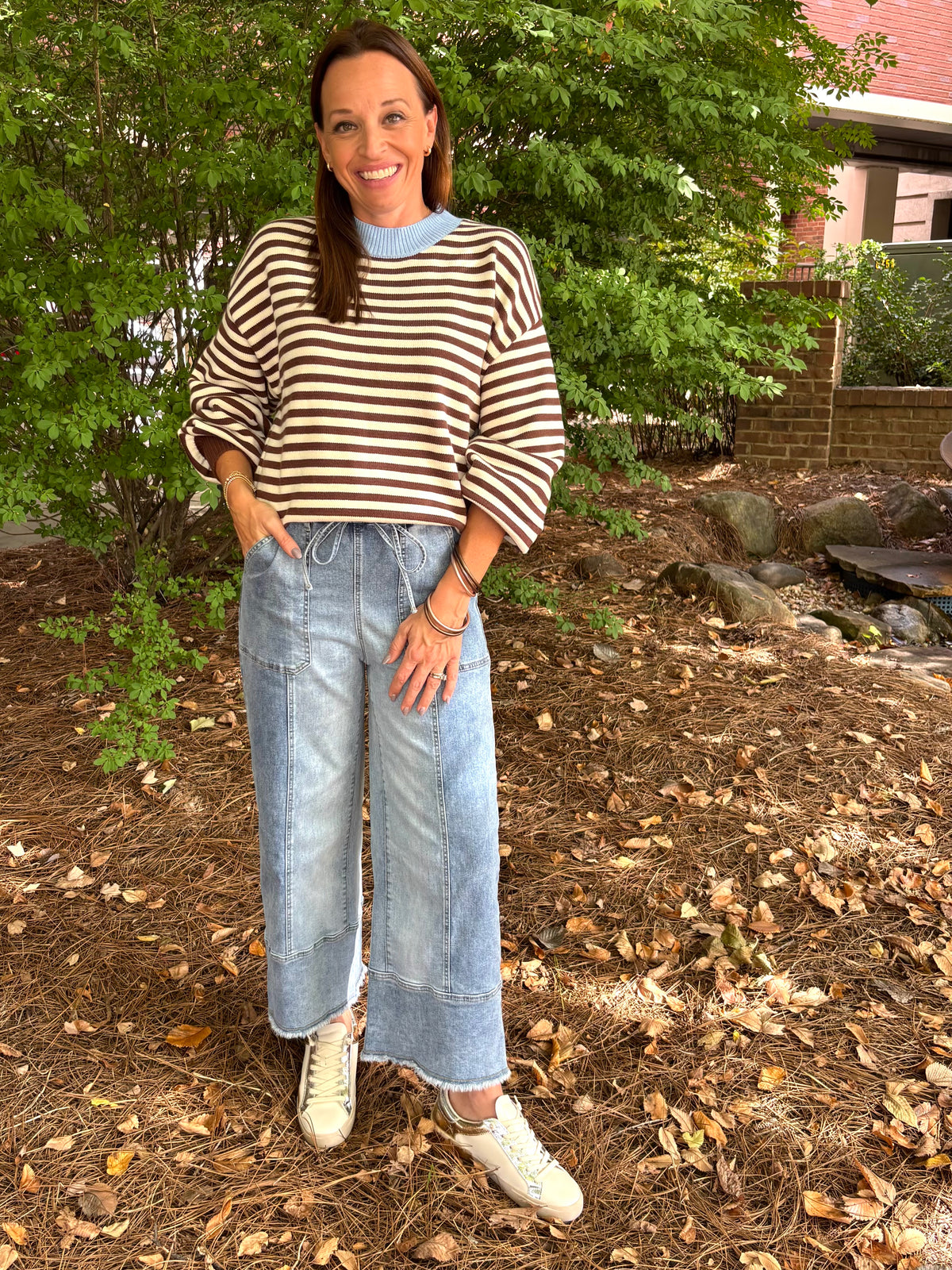 Drawstring wide leg raw jeans