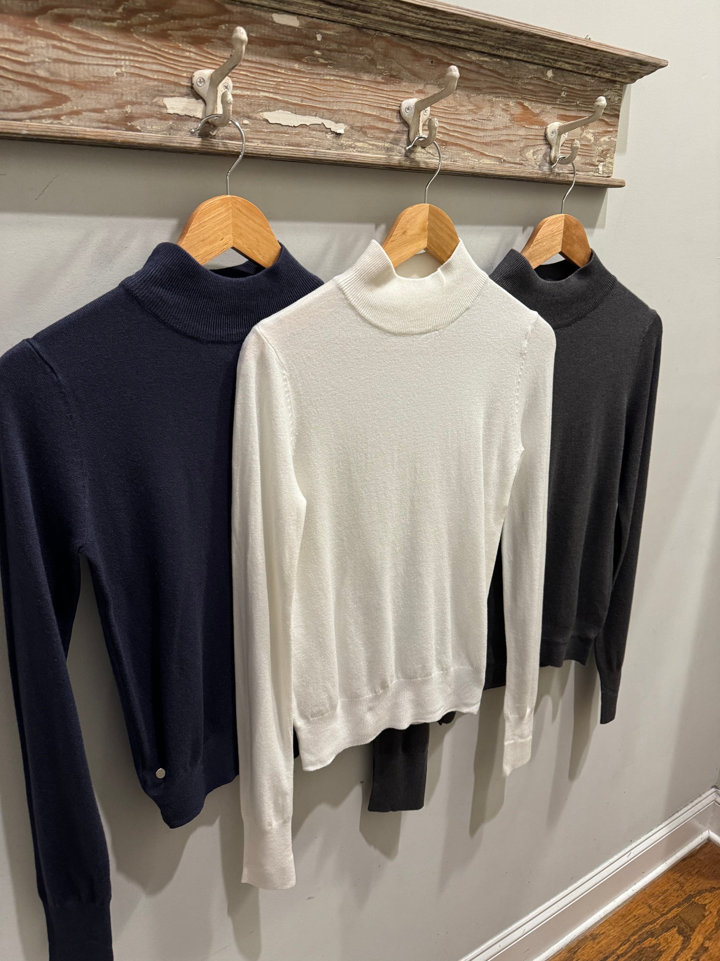 Mock neck lightweight sweater