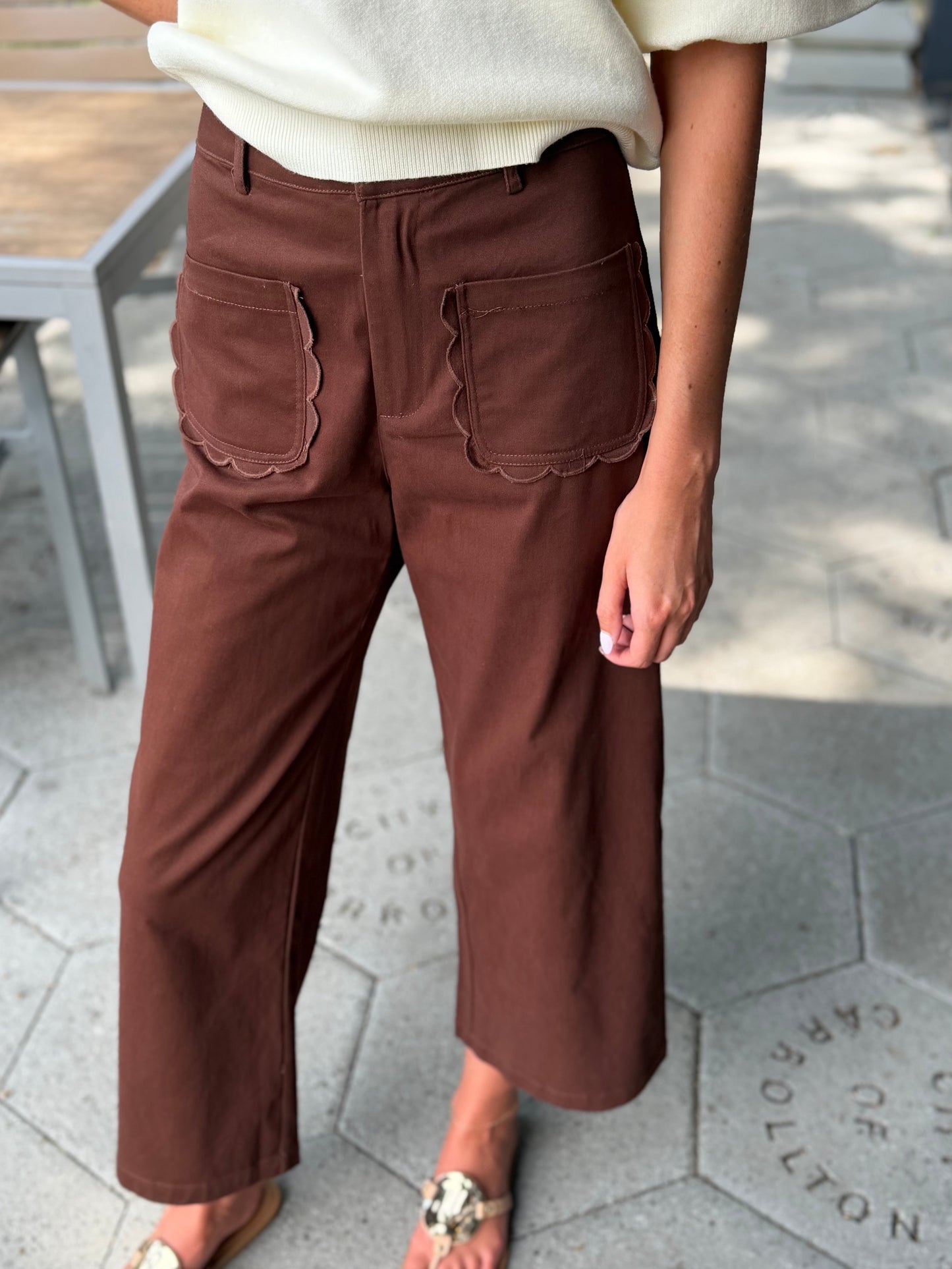 Scallop pocket pants