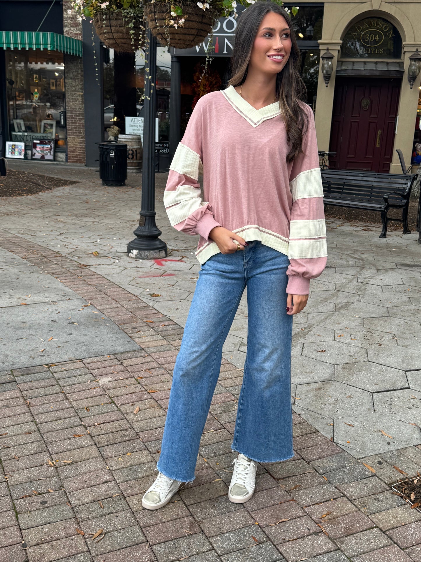 Rose contrast v-neck pullover