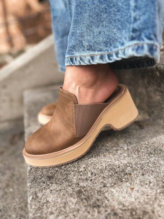 Monet leather clog